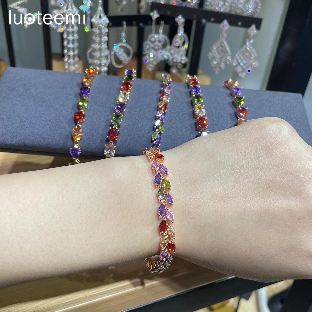 S18267d1d39624664a1294a696d547572i